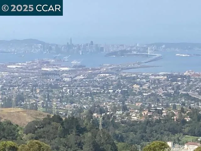6044 Skyline Blvd Oakland, CA 94611
