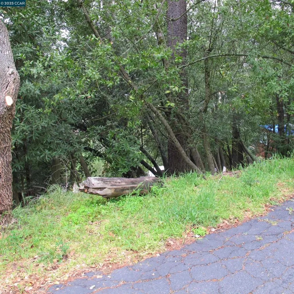 6044 Skyline Blvd Oakland, CA 94611