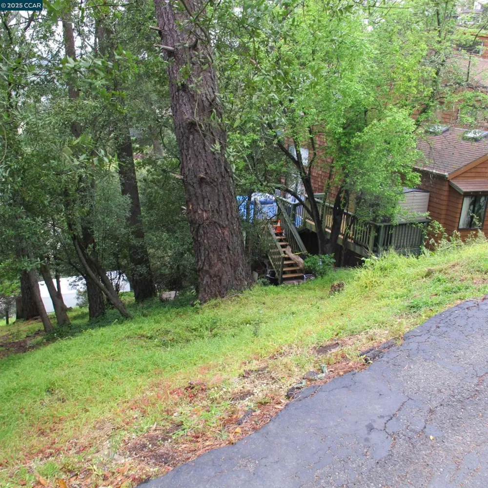 6044 Skyline Blvd Oakland, CA 94611