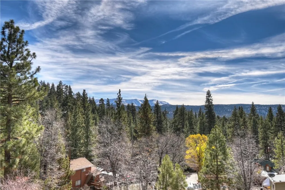 1115 Fawnskin Drive Fawnskin, CA 92333