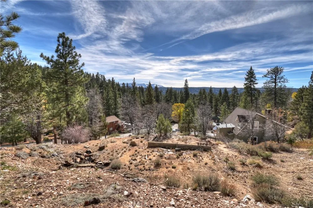 1115 Fawnskin Drive Fawnskin, CA 92333