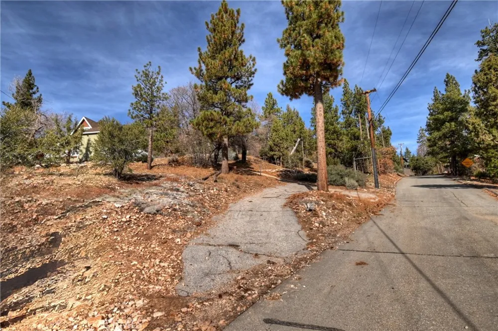 1115 Fawnskin Drive Fawnskin, CA 92333