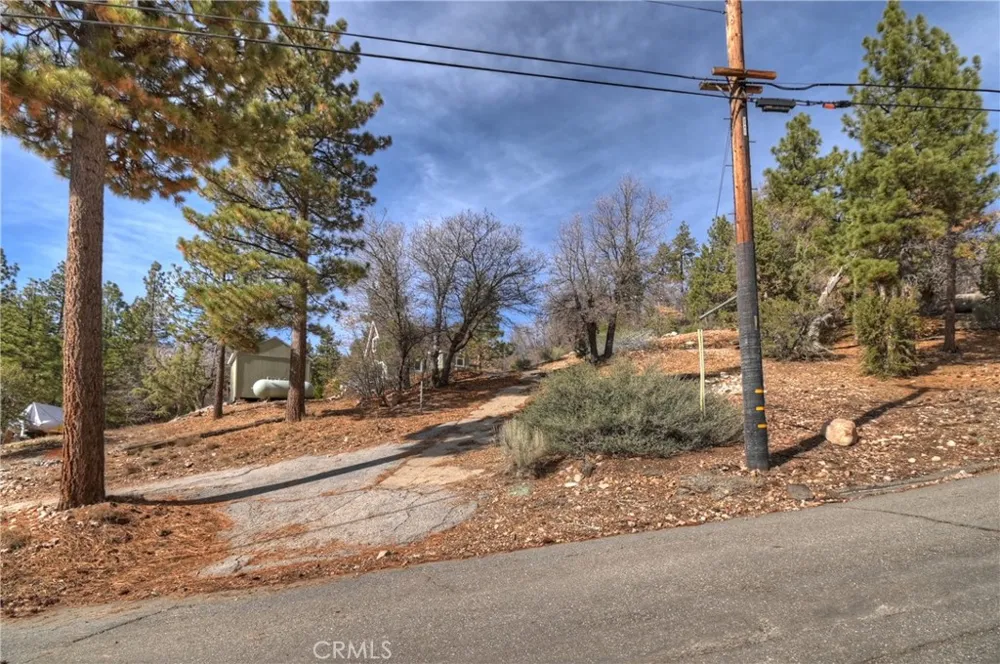 1115 Fawnskin Drive Fawnskin, CA 92333