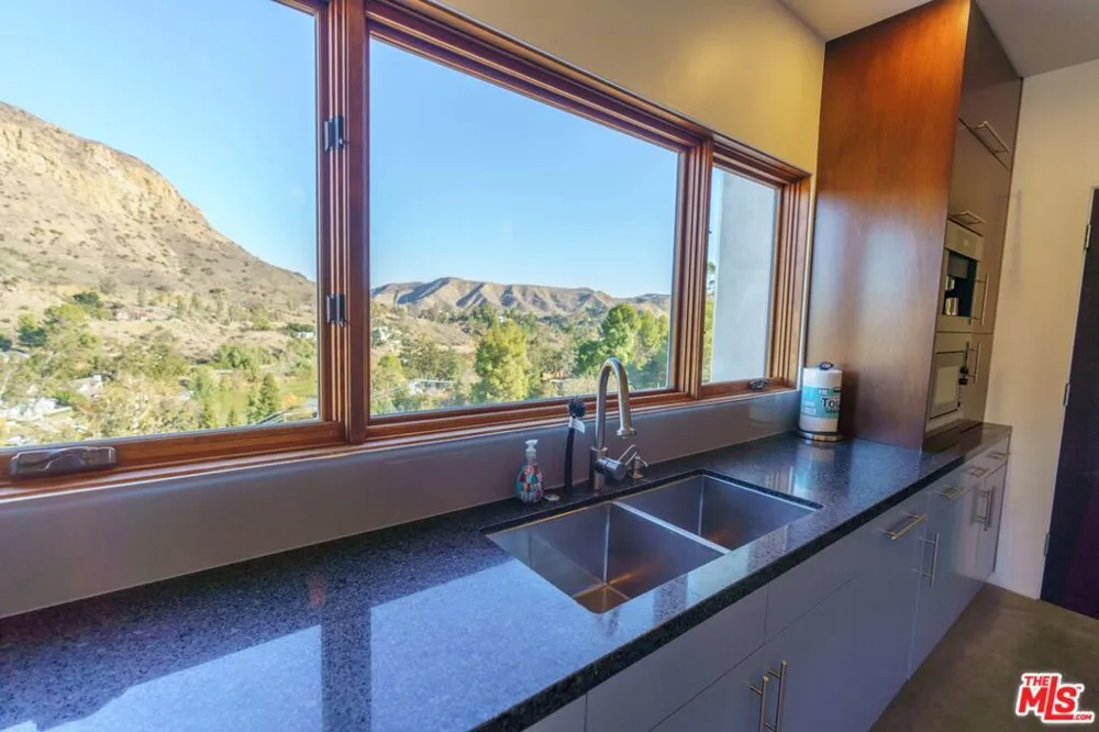 29282 CIRCLE DRIVE Agoura Hills, CA 91301