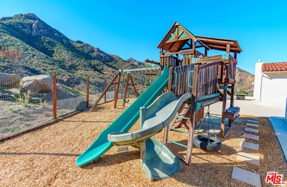 29282 CIRCLE DRIVE Agoura Hills, CA 91301