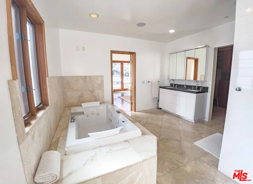 29282 CIRCLE DRIVE Agoura Hills, CA 91301