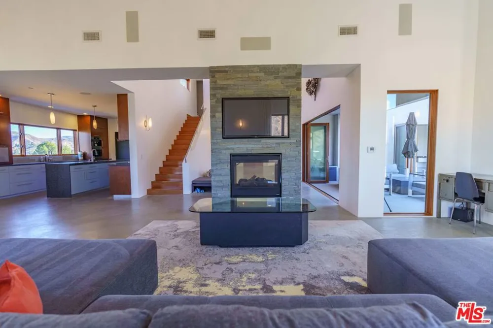 29282 CIRCLE DRIVE Agoura Hills, CA 91301