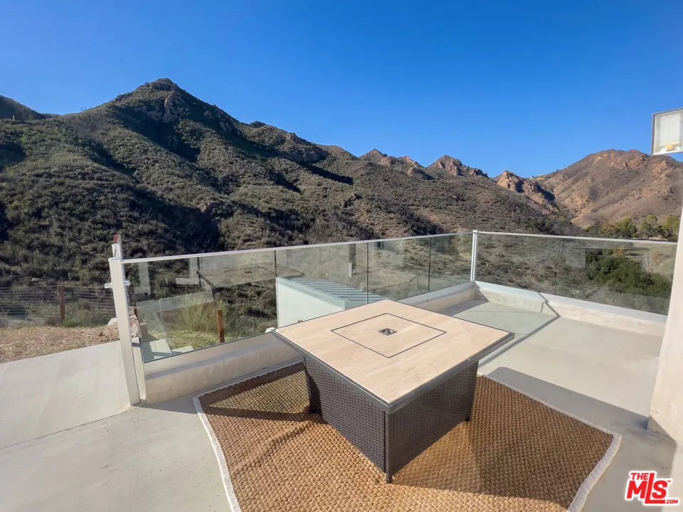 29282 CIRCLE DRIVE Agoura Hills, CA 91301