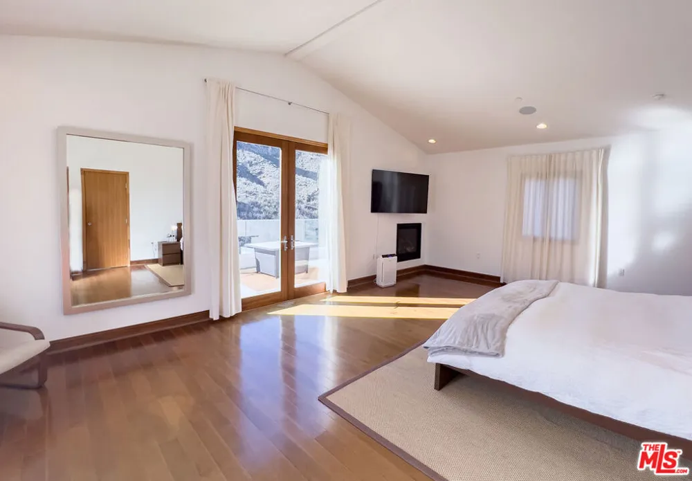 29282 CIRCLE DRIVE Agoura Hills, CA 91301
