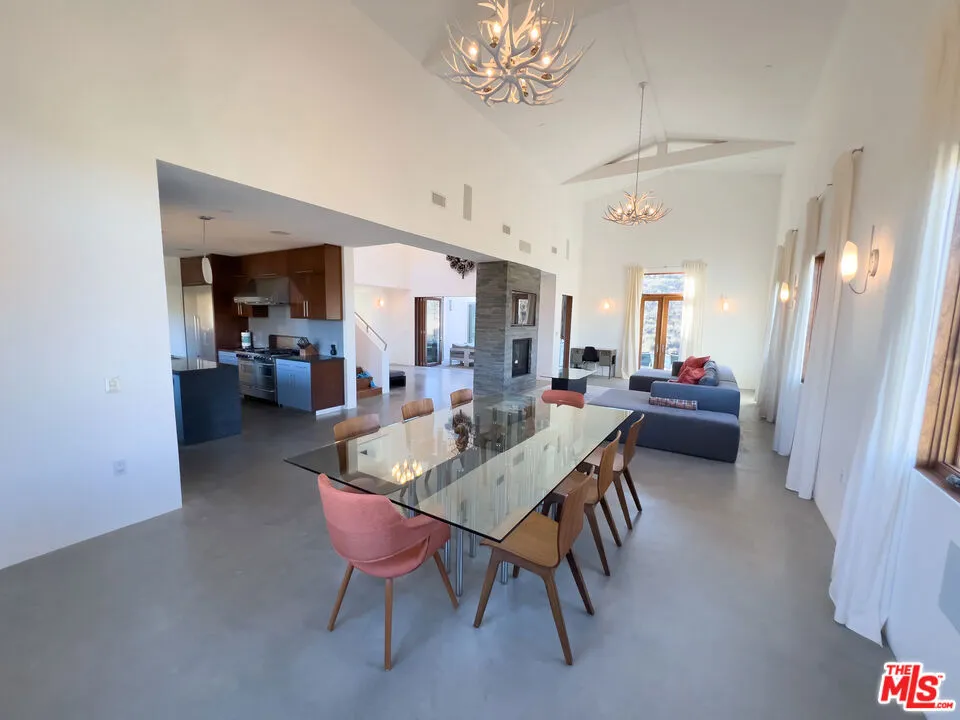 29282 CIRCLE DRIVE Agoura Hills, CA 91301
