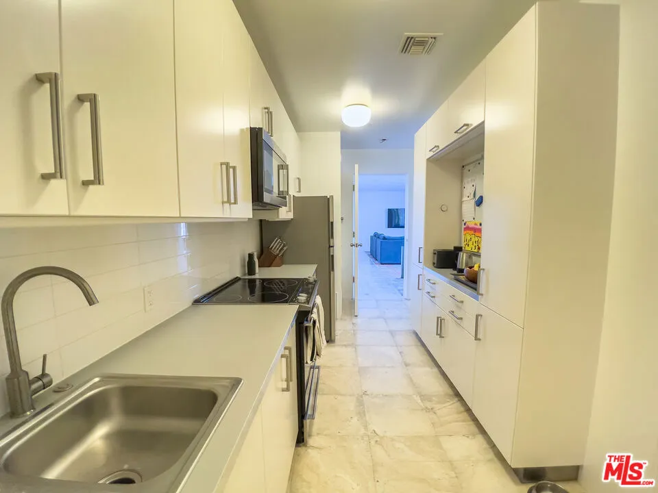 29282 CIRCLE DRIVE Agoura Hills, CA 91301