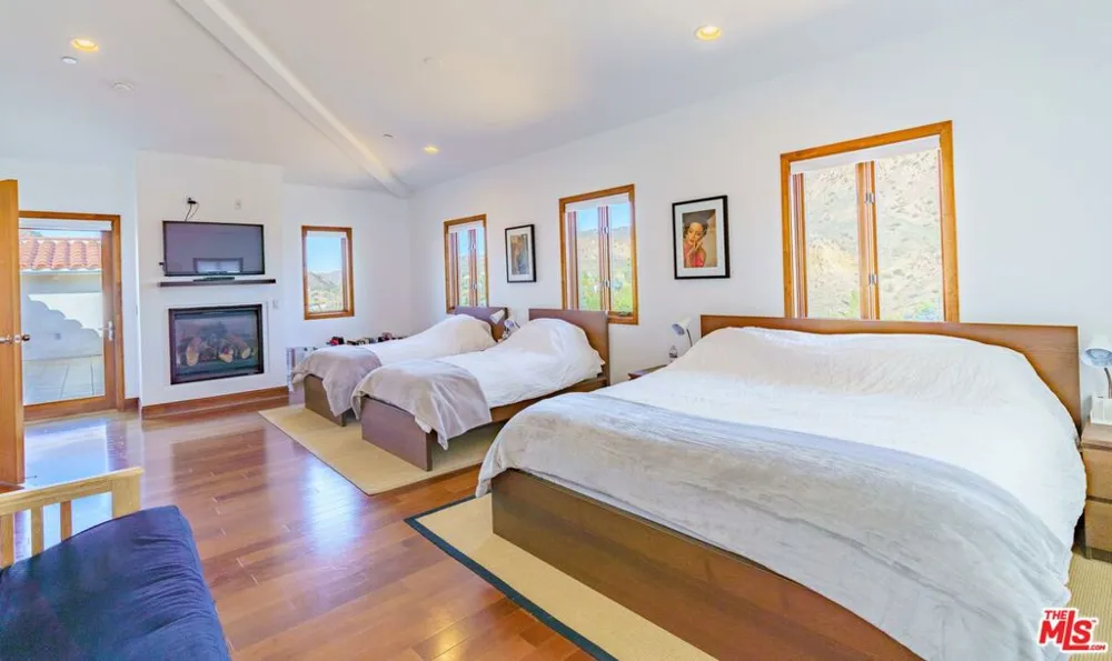 29282 CIRCLE DRIVE Agoura Hills, CA 91301