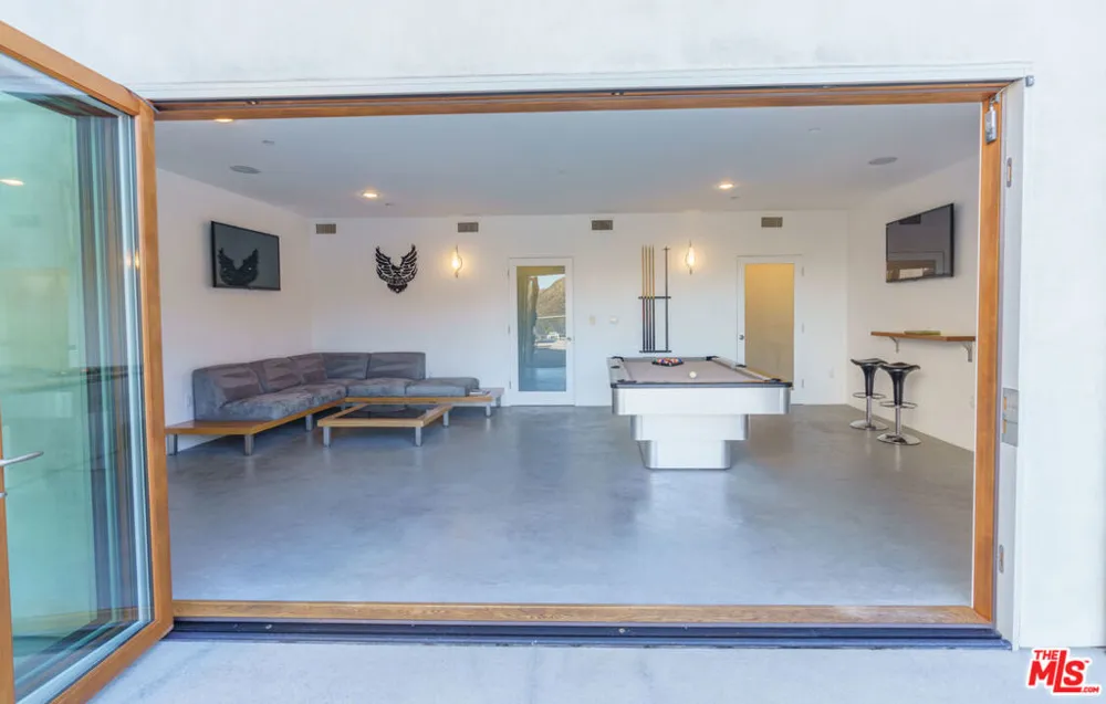 29282 CIRCLE DRIVE Agoura Hills, CA 91301
