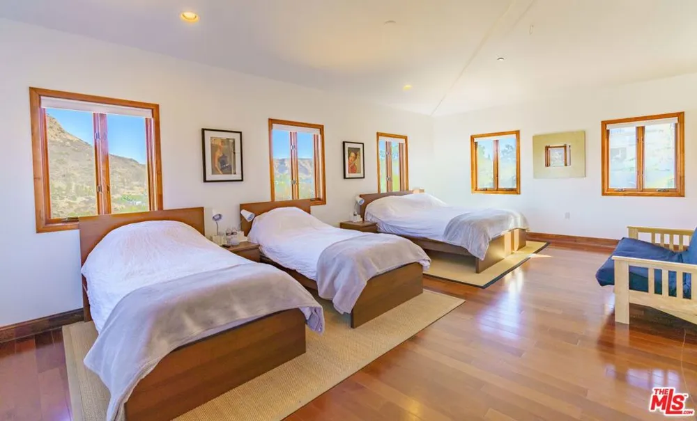 29282 CIRCLE DRIVE Agoura Hills, CA 91301