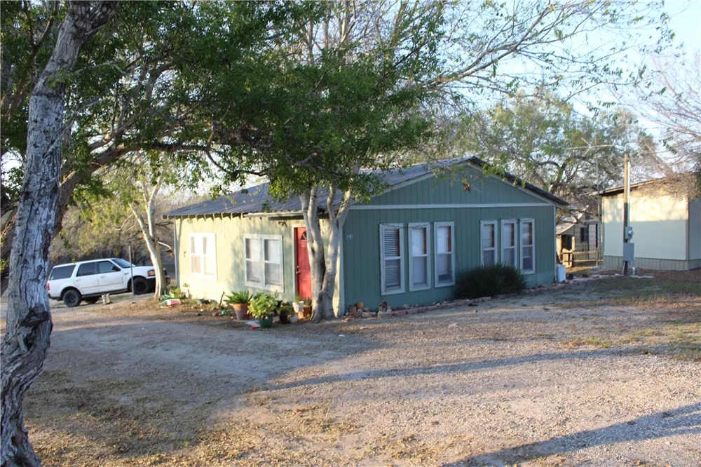 123 Choke Canyon Estates Three Rivers, TX 78071
