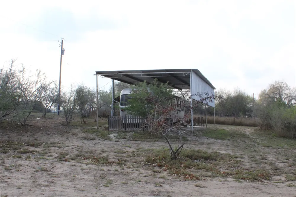 123 Choke Canyon Estates Three Rivers, TX 78071