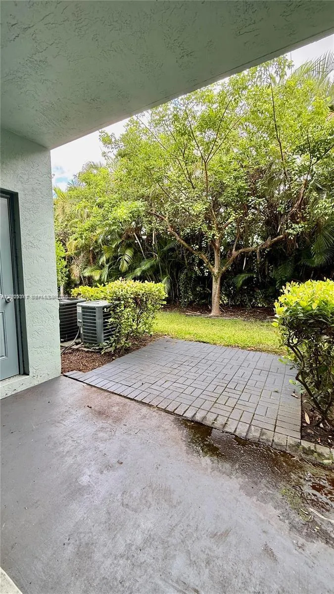 1918 Alamanda Way Riviera Beach, FL 33404