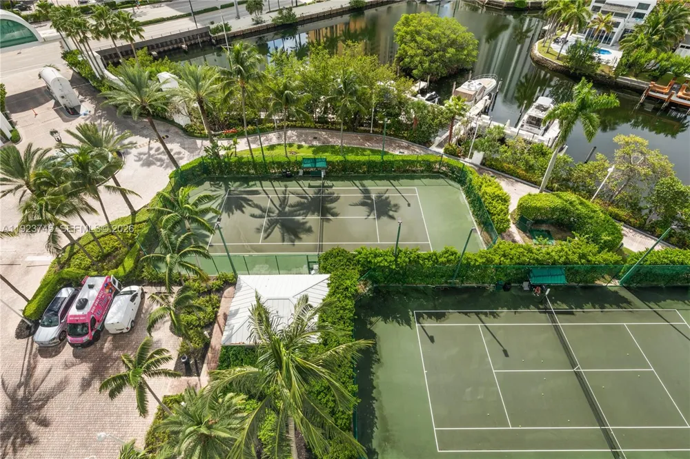 16400 Collins Ave #942 Sunny Isles Beach, FL 33160