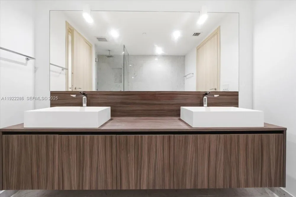 1000 Brickell Plz #3211 Miami, FL 33131