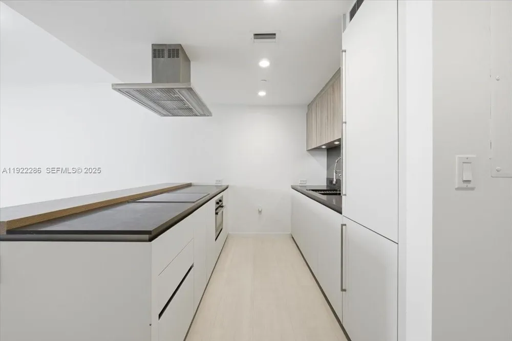 1000 Brickell Plz #3211 Miami, FL 33131