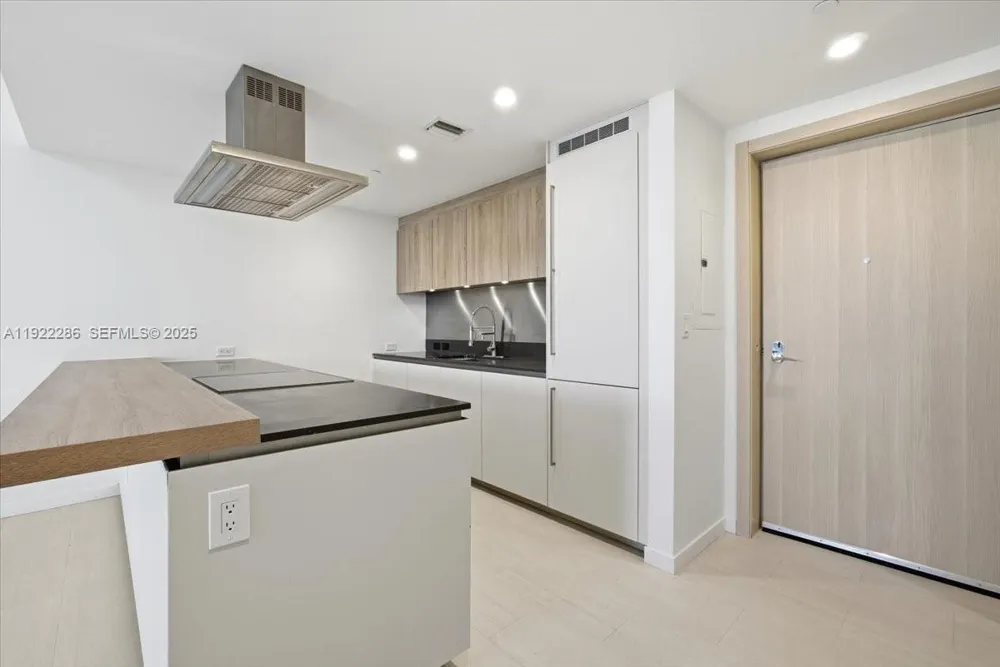 1000 Brickell Plz #3211 Miami, FL 33131