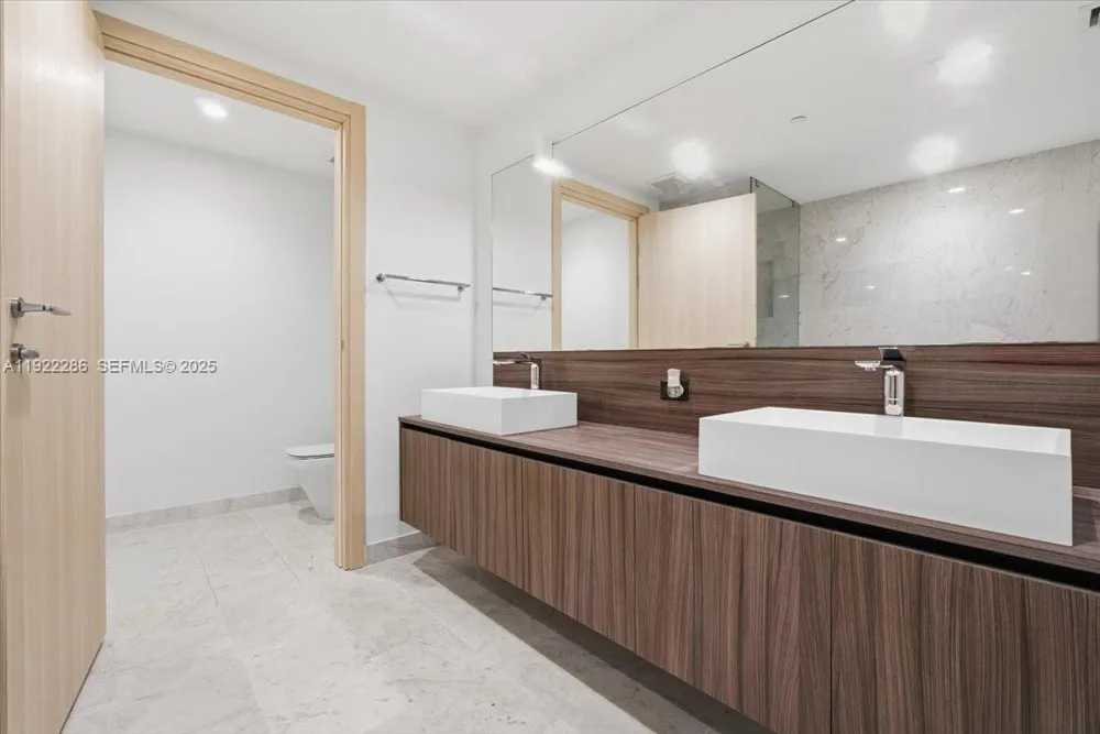 1000 Brickell Plz #3211 Miami, FL 33131