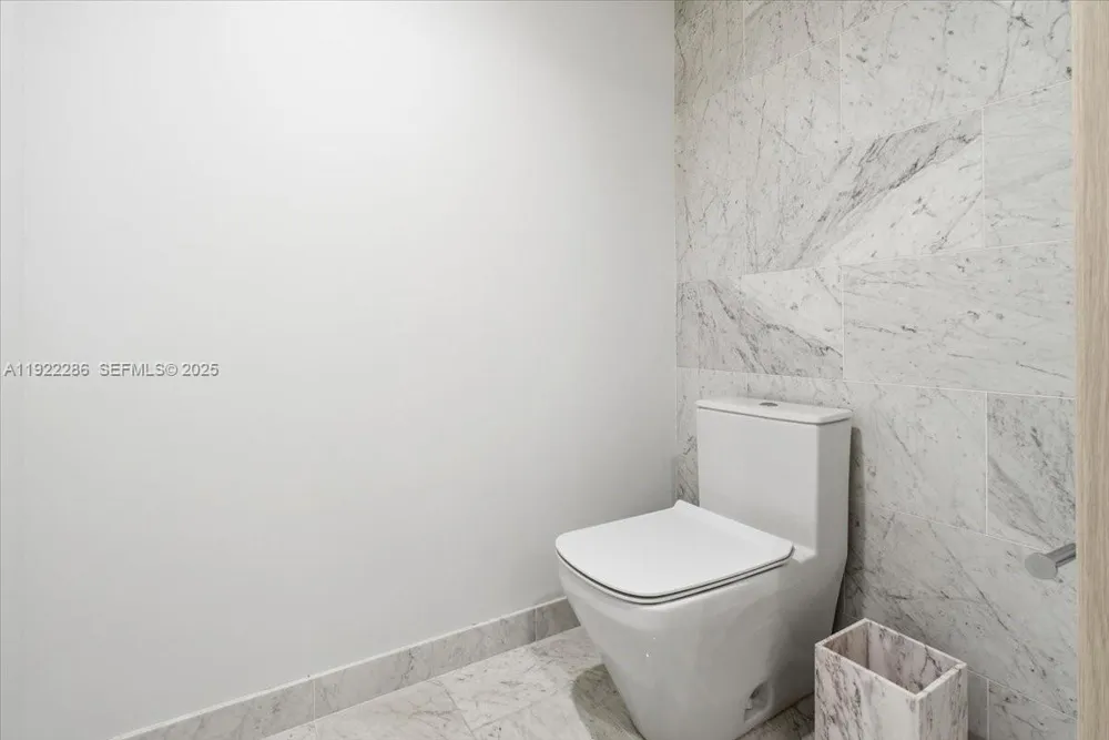1000 Brickell Plz #3211 Miami, FL 33131