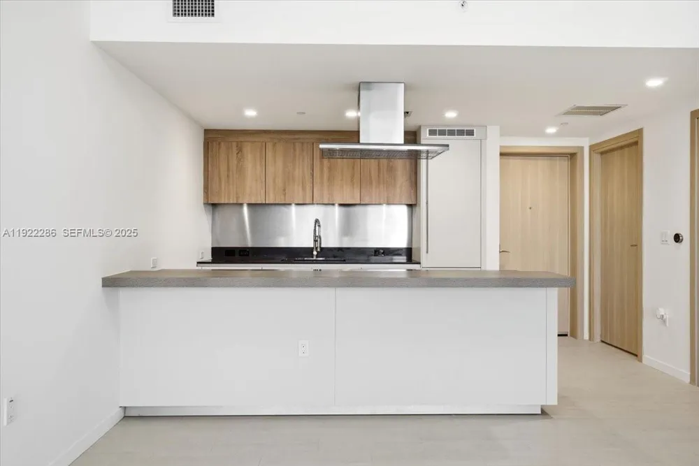 1000 Brickell Plz #3211 Miami, FL 33131