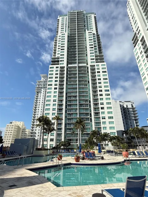 253 NE 2nd St #908