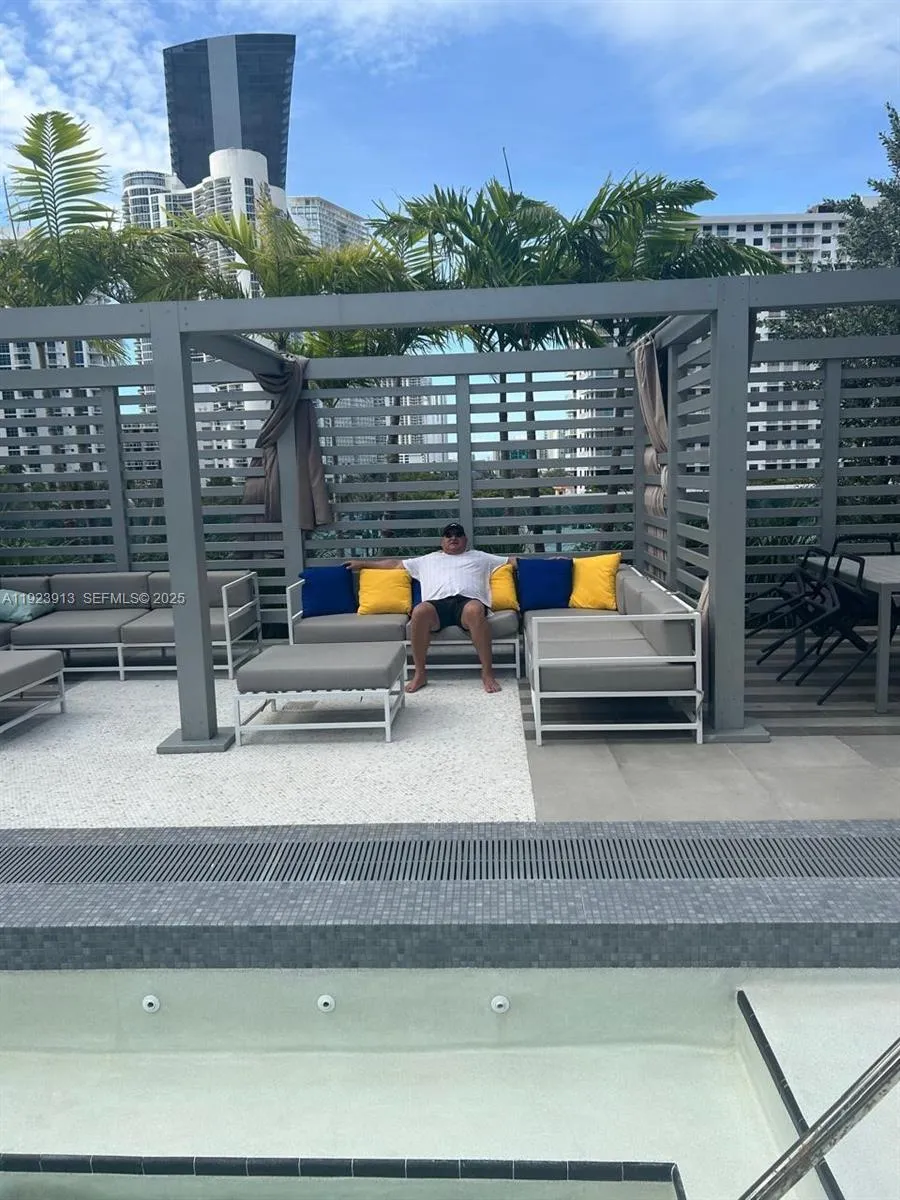 17550 Collins Ave #1204 Sunny Isles Beach, FL 33160
