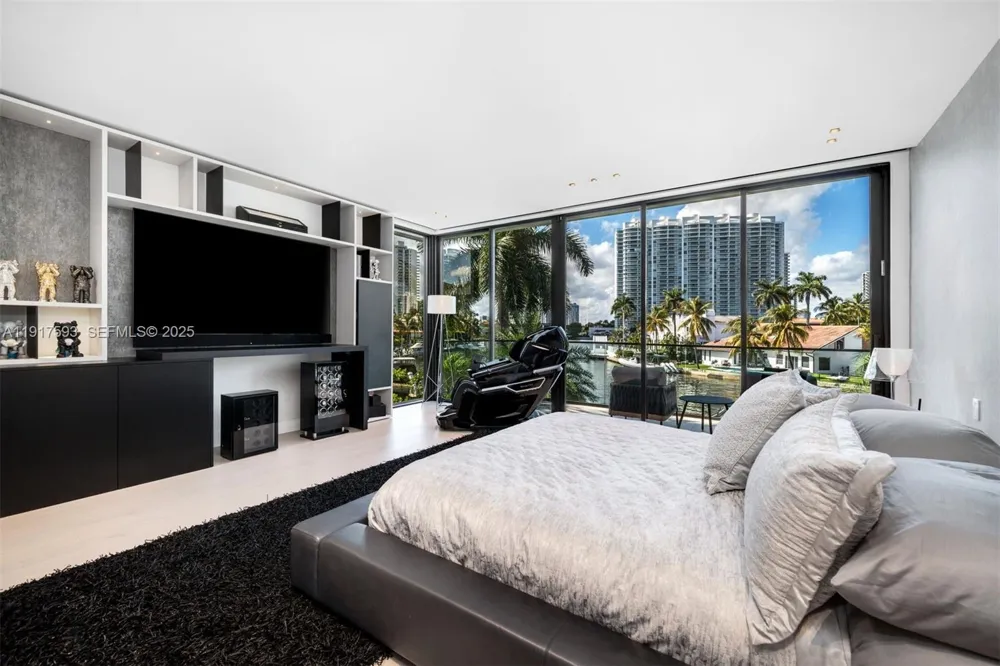 342 S Parkway Golden Beach, FL 33160