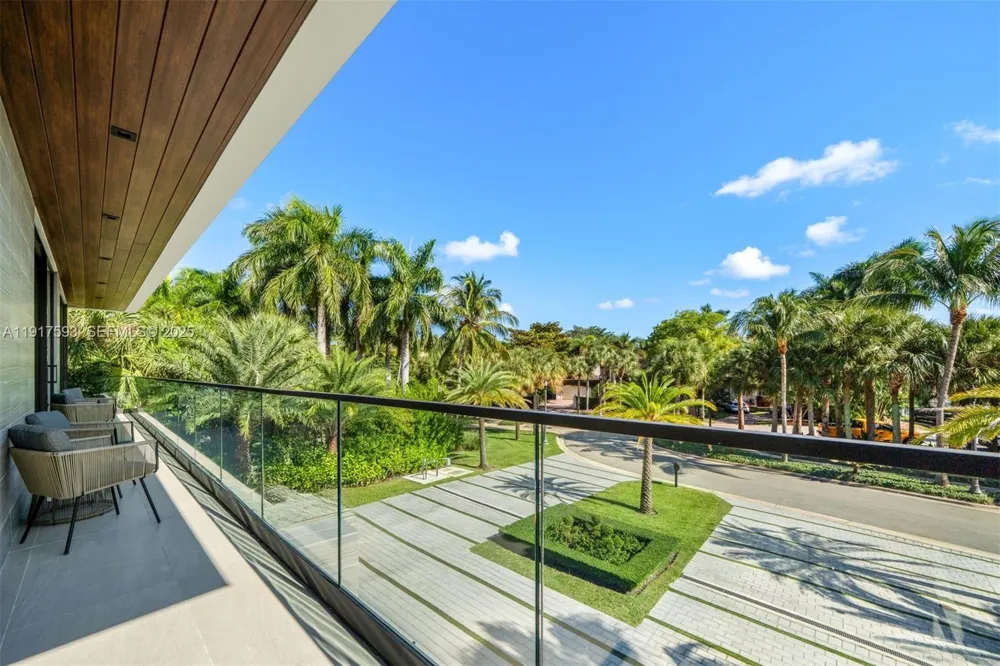342 S Parkway Golden Beach, FL 33160