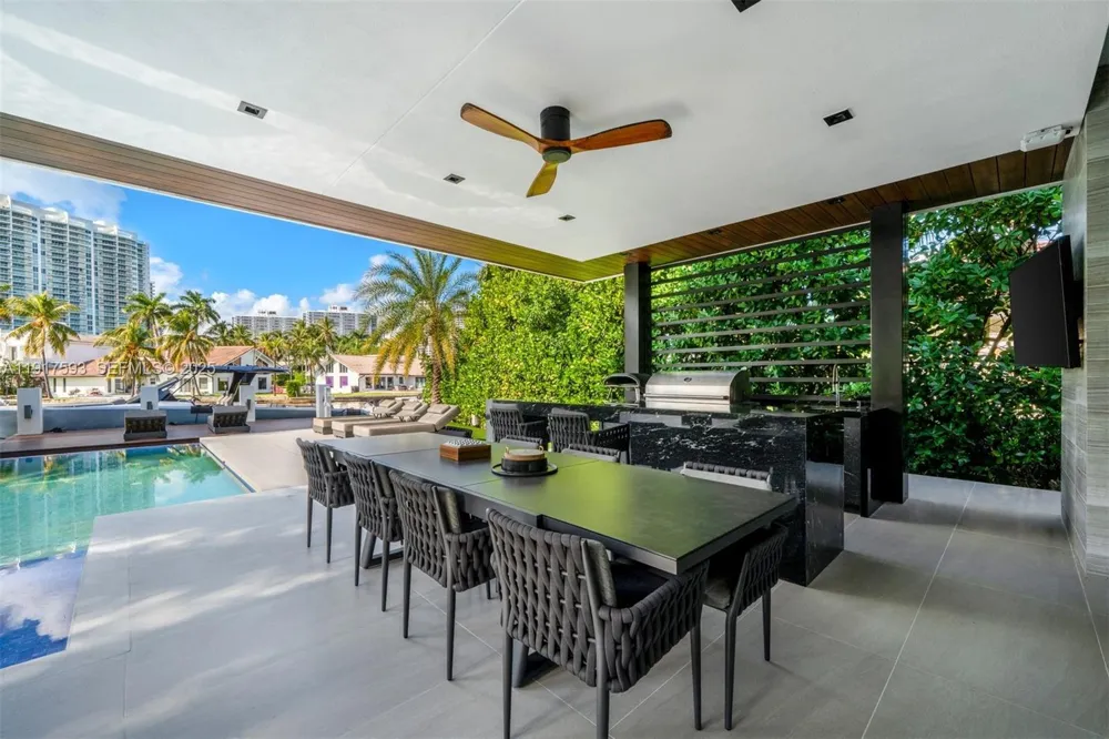 342 S Parkway Golden Beach, FL 33160