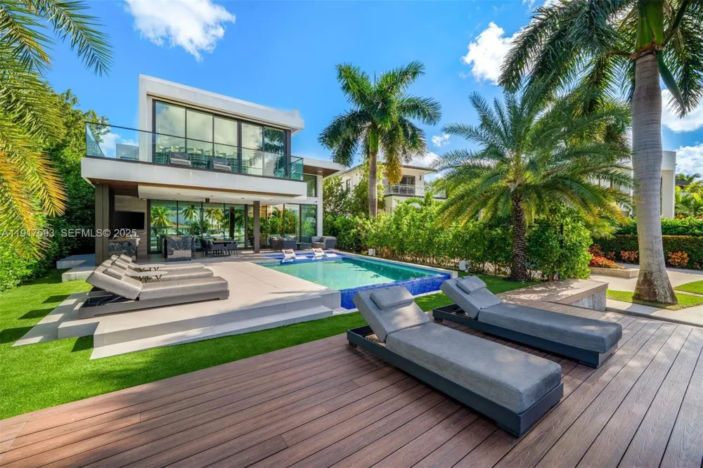 342 S Parkway Golden Beach, FL 33160
