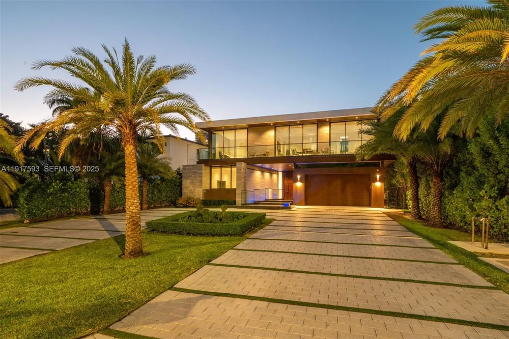 342 S Parkway Golden Beach, FL 33160