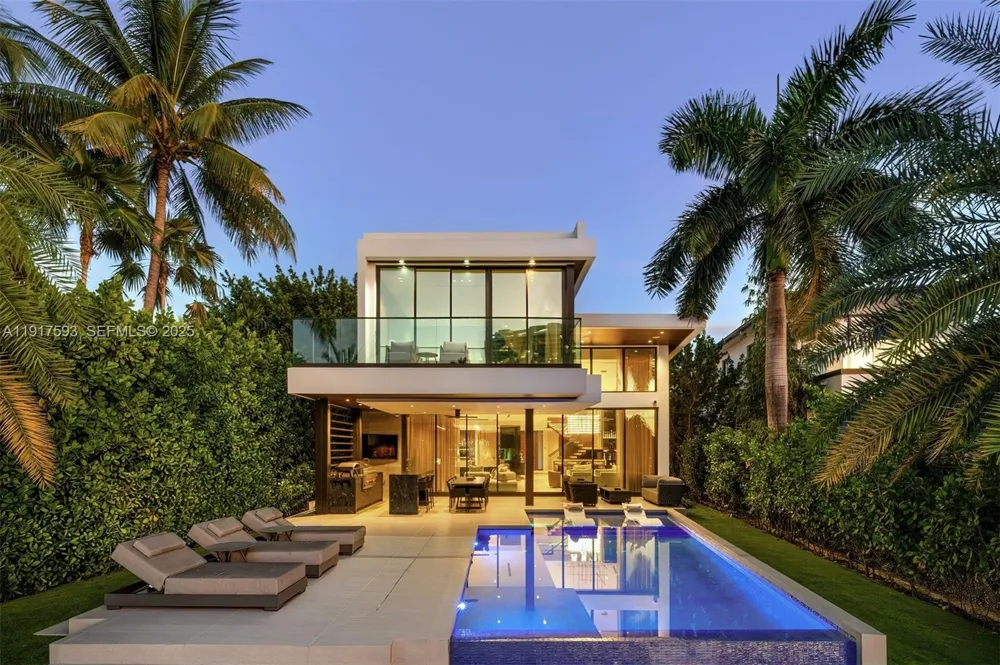342 S Parkway Golden Beach, FL 33160