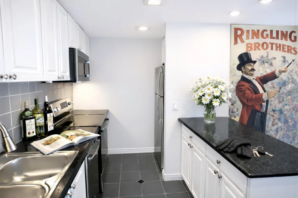 555 S Old Woodward Avenue #1305 Birmingham, MI 48009