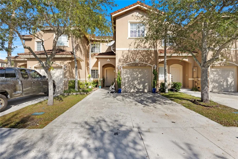 8525 SW 214th Ter Cutler Bay, FL 33189