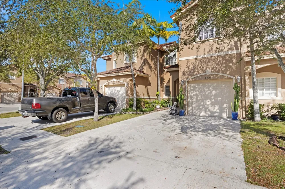 8525 SW 214th Ter Cutler Bay, FL 33189