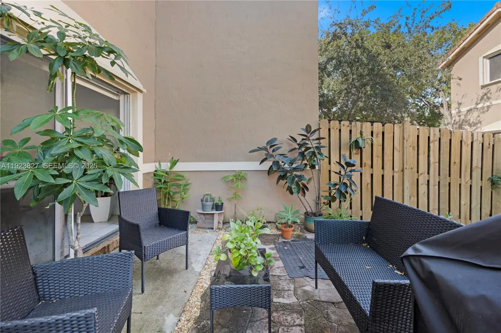 8525 SW 214th Ter Cutler Bay, FL 33189