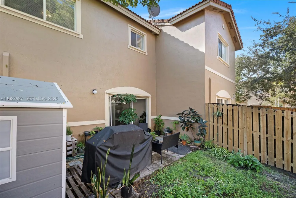 8525 SW 214th Ter Cutler Bay, FL 33189