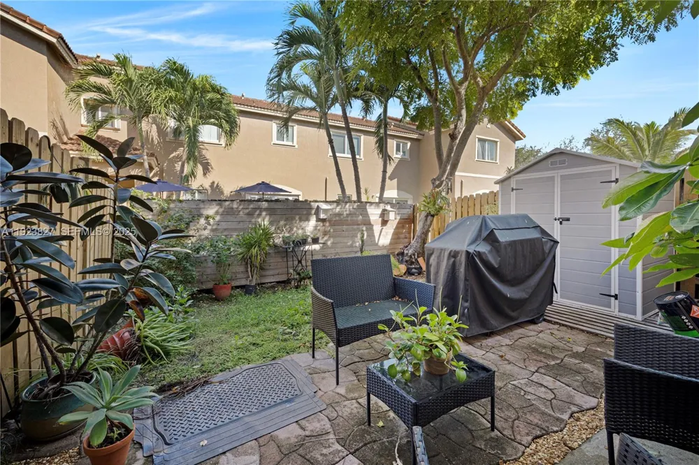 8525 SW 214th Ter Cutler Bay, FL 33189