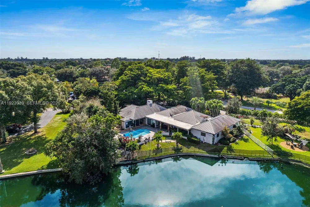 11155 SW 40th St Davie, FL 33328