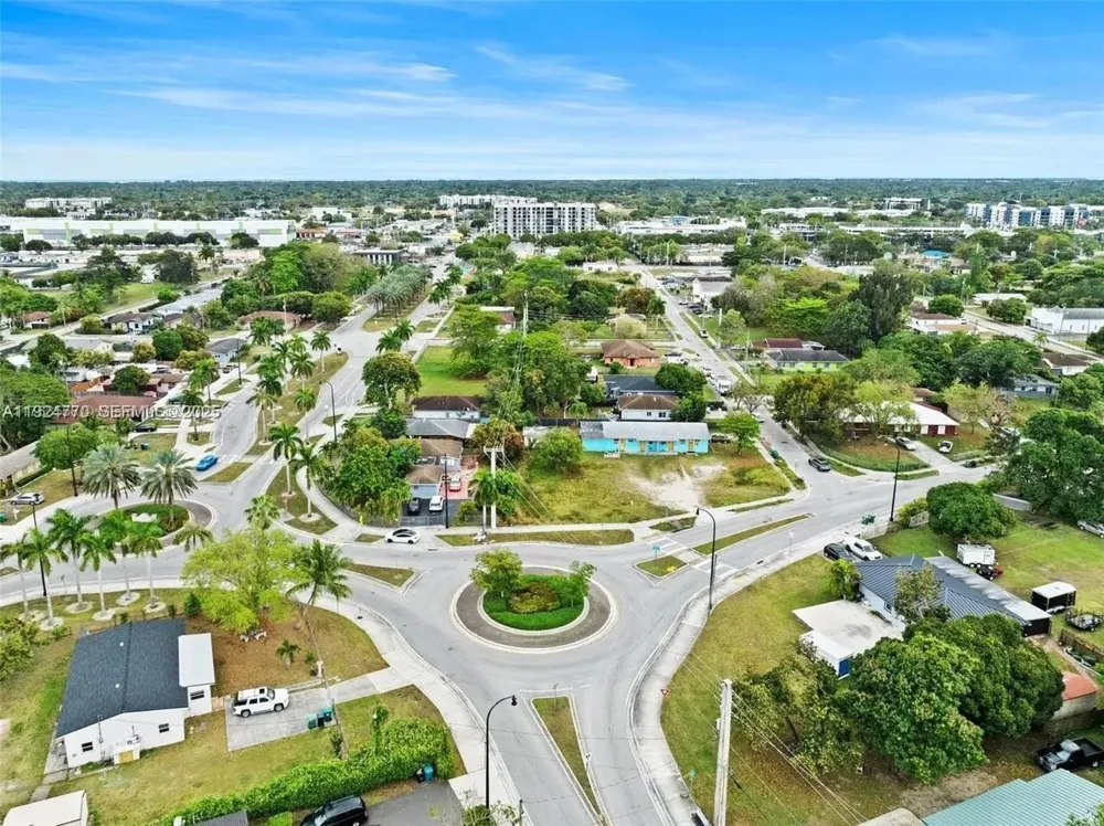 17611 SW 102 Ave Perrine, FL 33157