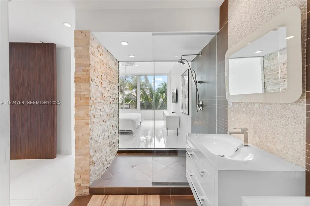 2100 Park Ave #201 Miami Beach, FL 33139