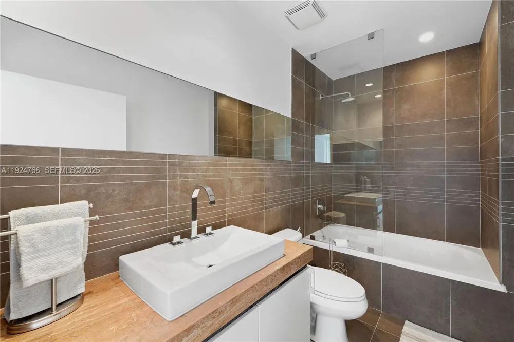 2100 Park Ave #201 Miami Beach, FL 33139