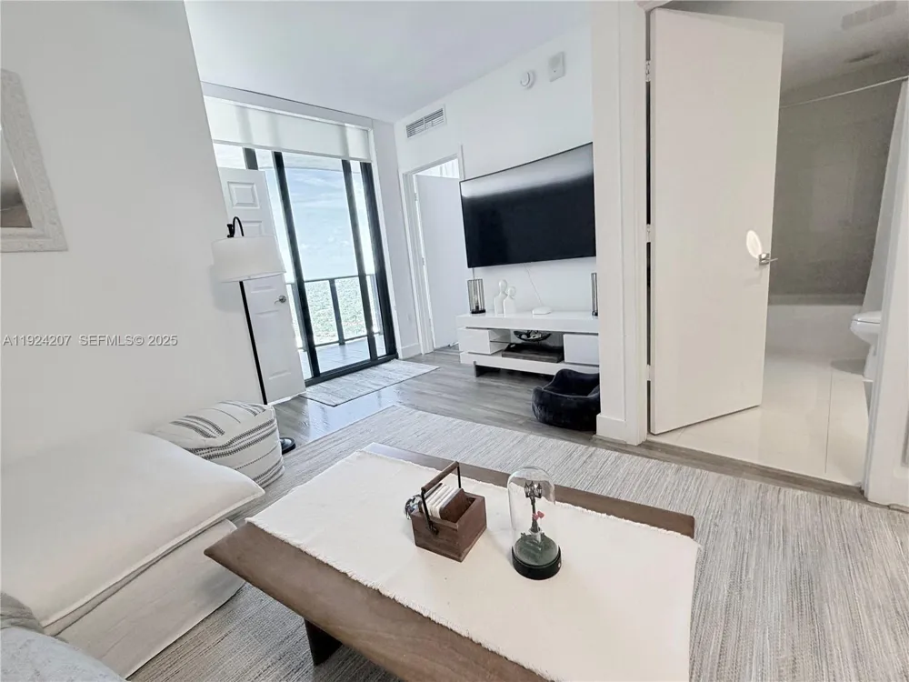 121 NE 34th St #3014 Miami, FL 33137