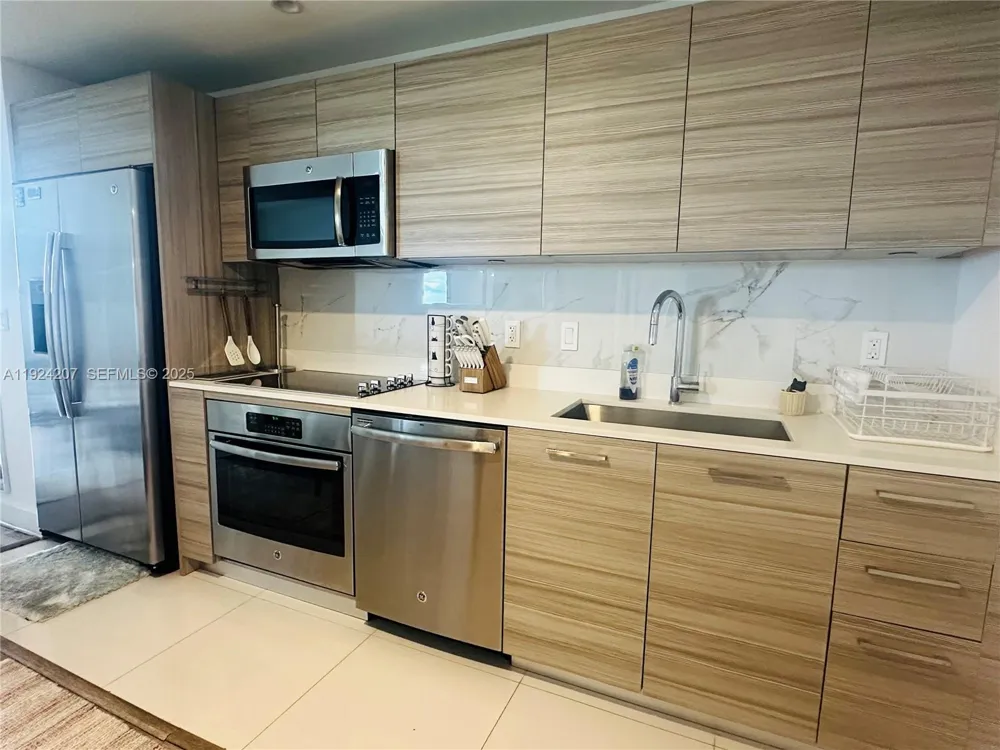 121 NE 34th St #3014 Miami, FL 33137