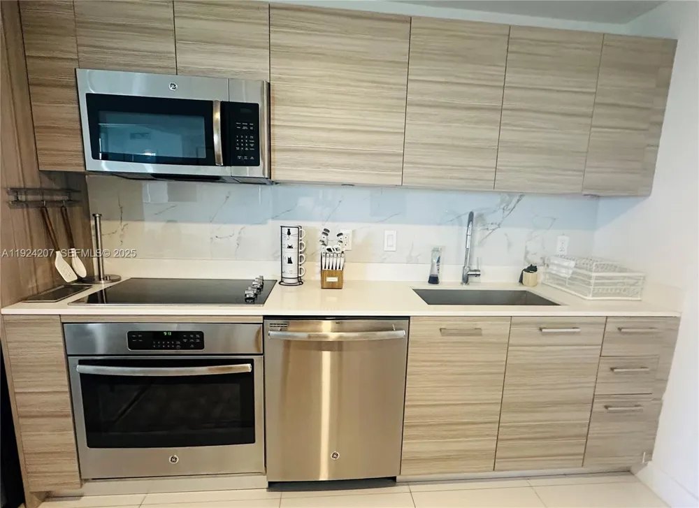 121 NE 34th St #3014 Miami, FL 33137