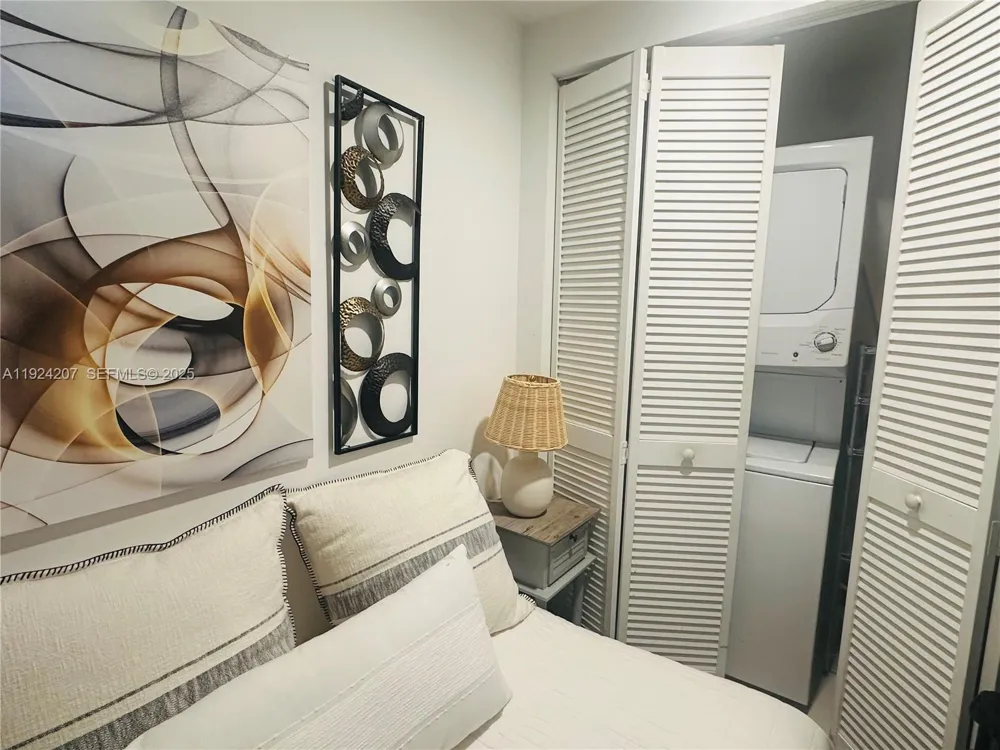 121 NE 34th St #3014 Miami, FL 33137